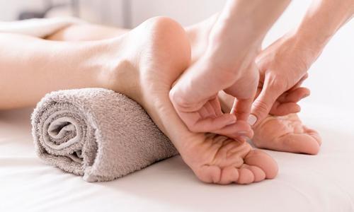 A talpmasszázs hatásai: ezért próbáld ki!